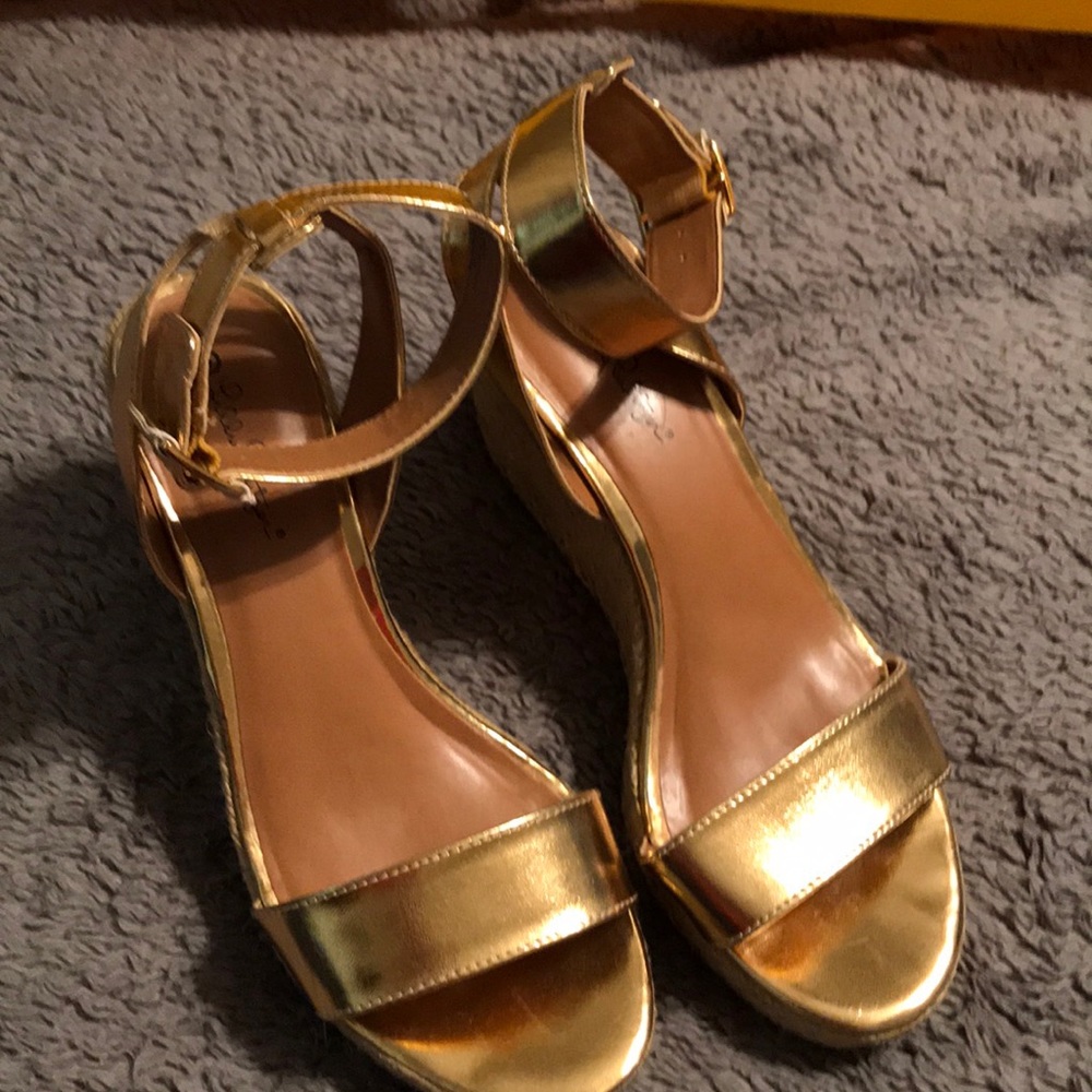 Lilly Pulitzer for Target gold sandals. Size 6.5